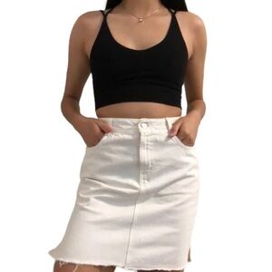 BANANA Republic white skirt with bottom fray